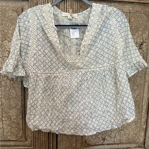 Women's Blue and White Patterned Top